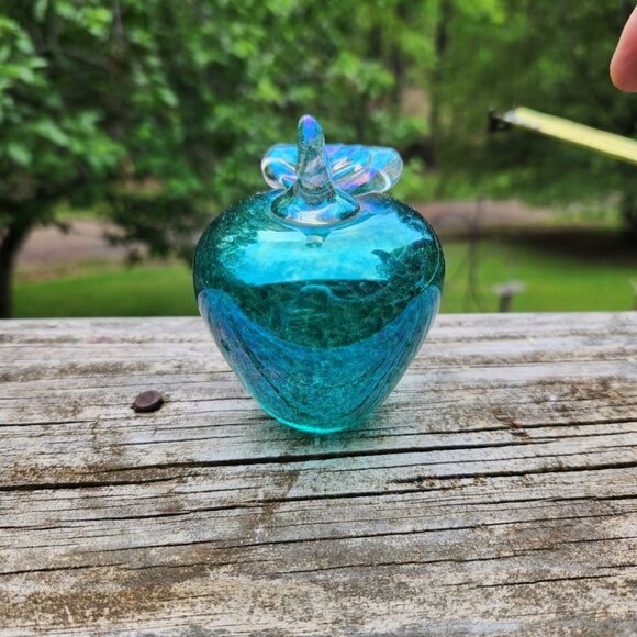 Vintage 1994 Art Glass Apple Paperweight By Roger Vines With Mt St Helen Ash - Picture 7 of 8